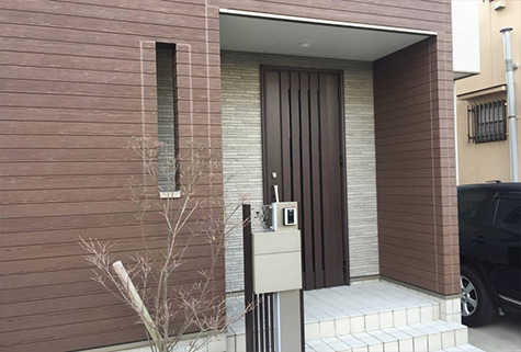 工務店が造った高槻市内で第一号のゼロエネ住宅の玄関